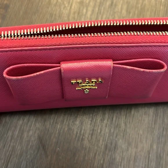 Authentic Pink Prada 3/4 zip wallet with bow! - Picture 4 of 12